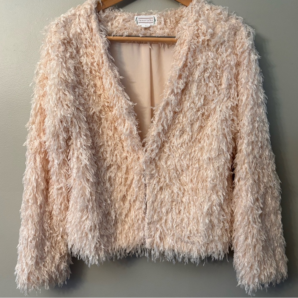 Loveriche Feather-style V-neck lightweight coat Hidden fastener Small Cream
